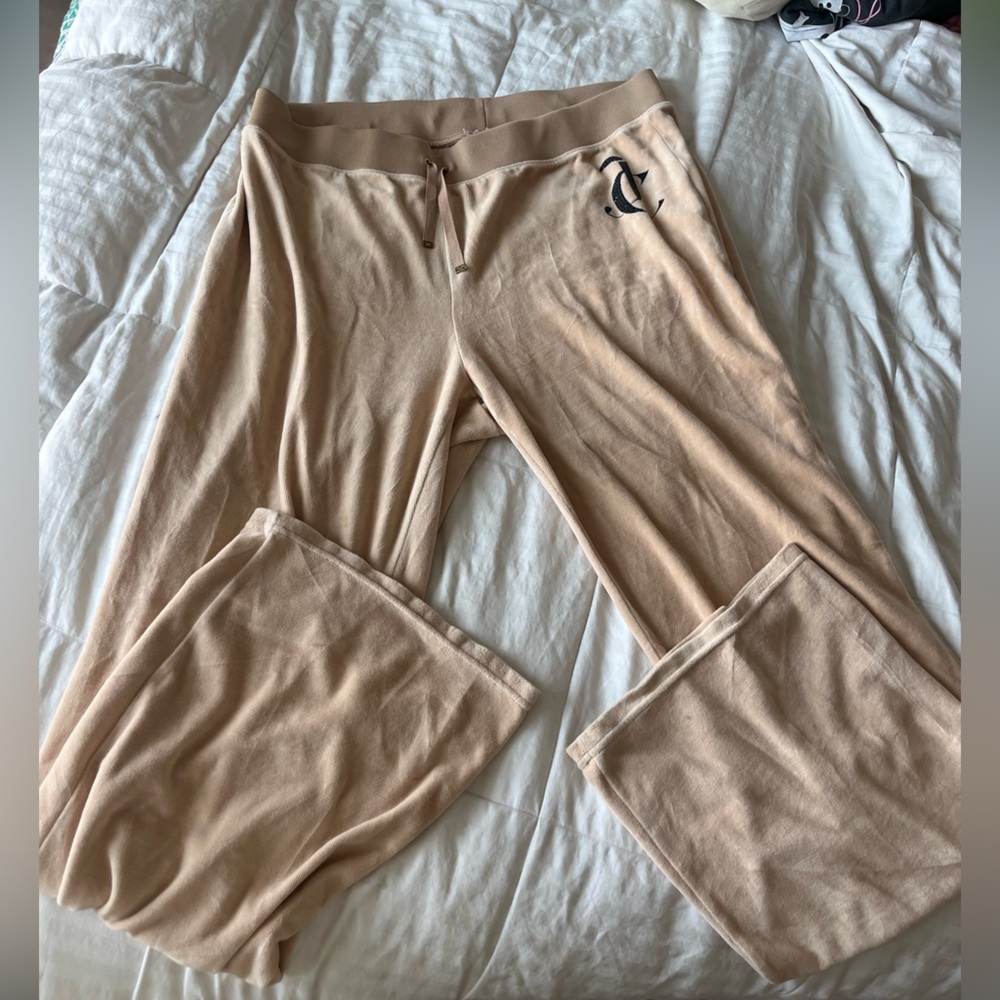 Sexy fall/winter Tan juicy couture 2000s velour track pants